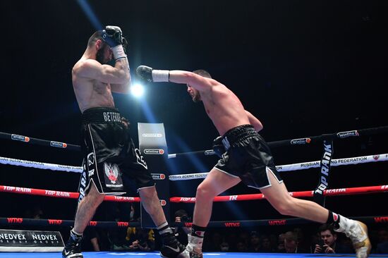 Бокс. Бой А. Бетербиева и А. Дайнеса