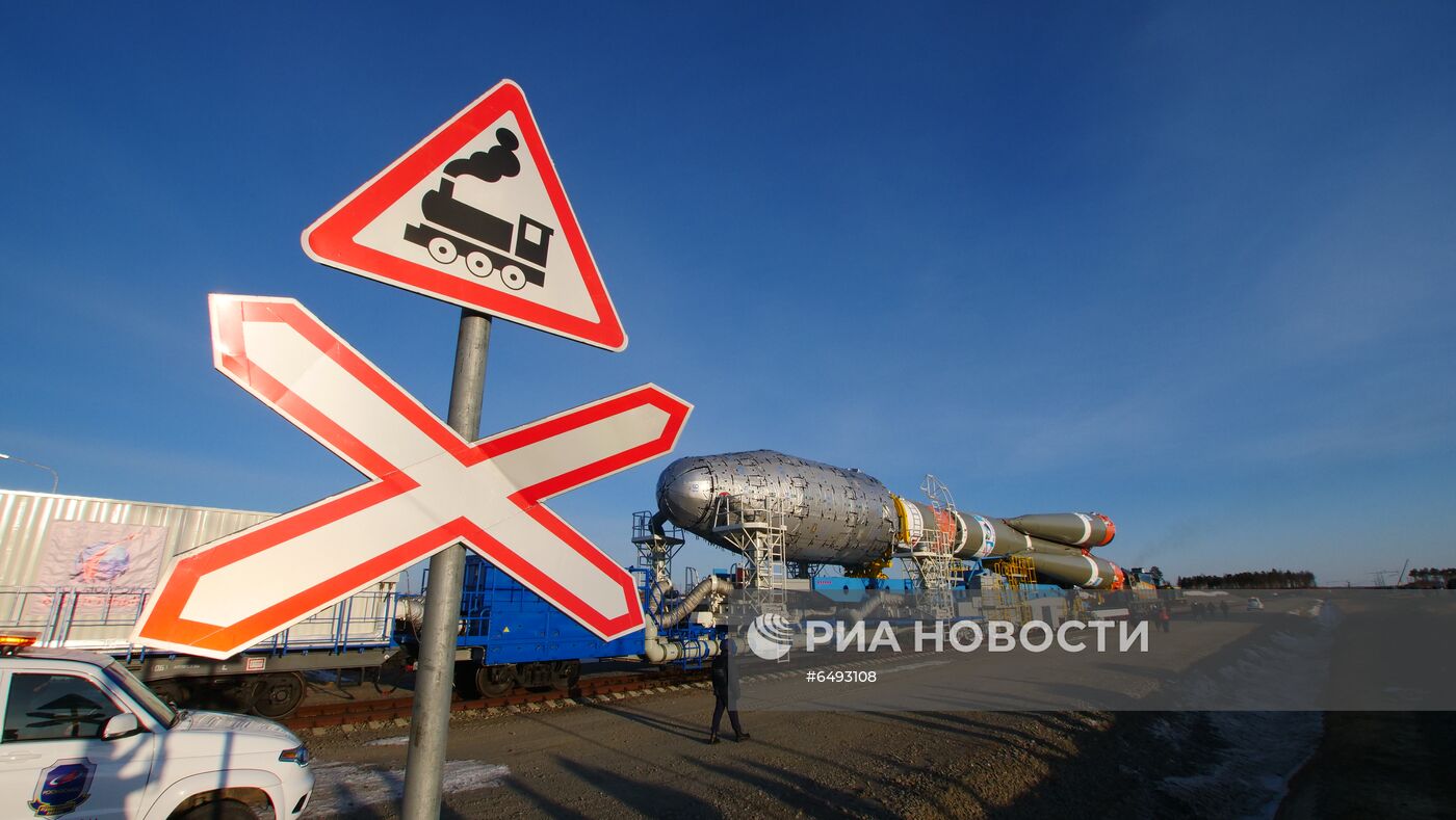 Вывоз РН "Союз-2.1б" с разгонным блоком "Фрегат" на стартовый комплекс космодрома Восточный
