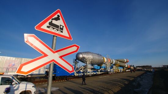 Вывоз РН "Союз-2.1б" с разгонным блоком "Фрегат" на стартовый комплекс космодрома Восточный