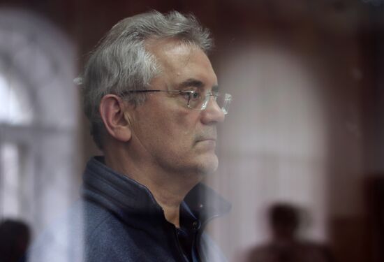 Рассмотрение ходатайства об аресте губернатора Пензенской области Белозерцева и других фигурантов по делу о взятке