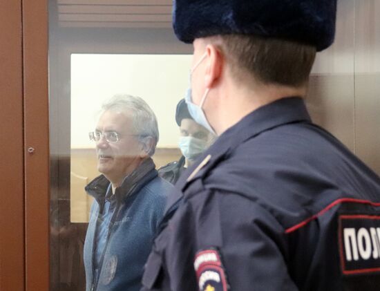 Рассмотрение ходатайства об аресте губернатора Пензенской области Белозерцева и других фигурантов по делу о взятке