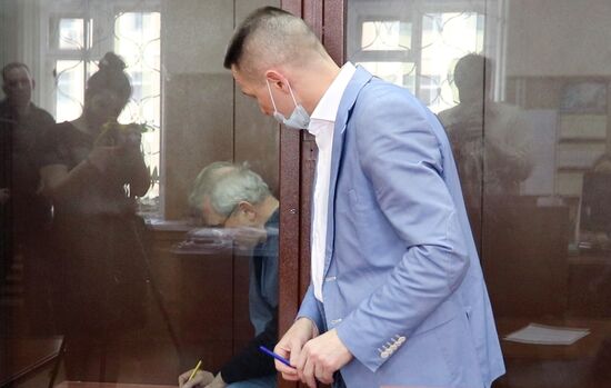 Рассмотрение ходатайства об аресте губернатора Пензенской области Белозерцева и других фигурантов по делу о взятке