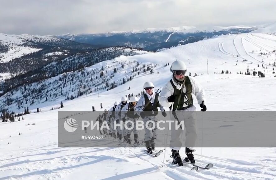 Высокогорный флешмоб в поддержку врачей, борющихся с COVID-19