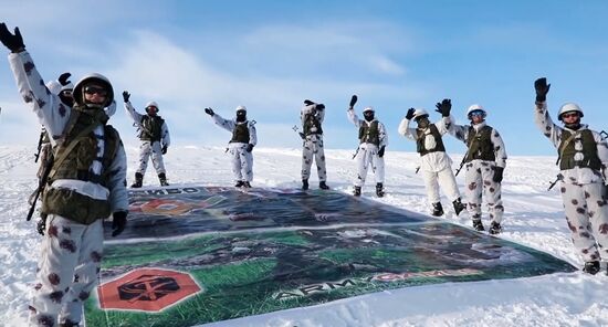 Высокогорный флешмоб в поддержку врачей, борющихся с COVID-19