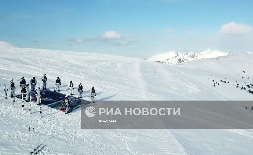 Высокогорный флешмоб в поддержку врачей, борющихся с COVID-19