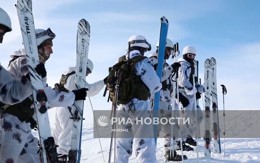 Высокогорный флешмоб в поддержку врачей, борющихся с COVID-19