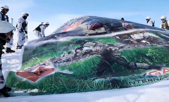 Высокогорный флешмоб в поддержку врачей, борющихся с COVID-19