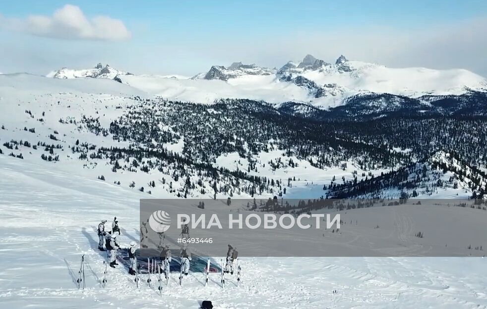 Высокогорный флешмоб в поддержку врачей, борющихся с COVID-19