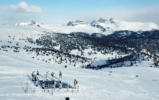 Высокогорный флешмоб в поддержку врачей, борющихся с COVID-19