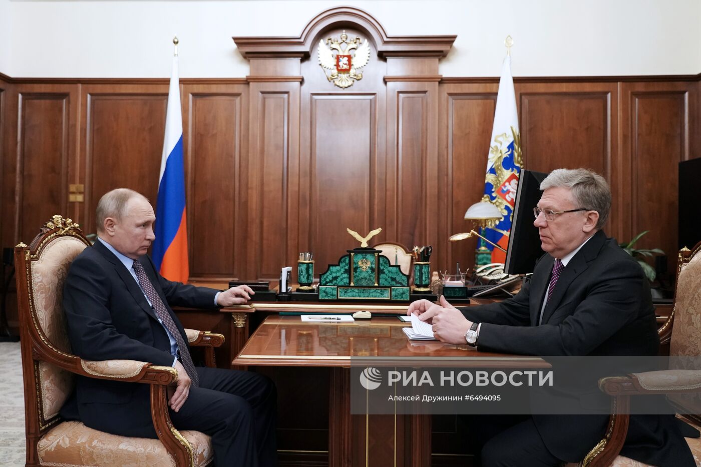 Президент РФ В. Путин провел встречу с председателем Счетной палаты РФ А. Кудриным