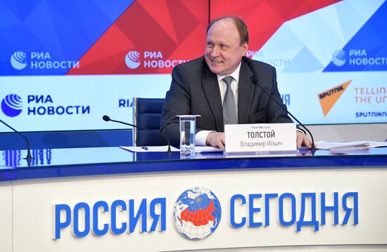 Онлайн-конференция советника президента РФ В. Толстого