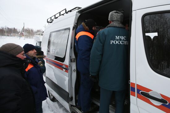 Эвакуация детей, попавших под снежную лавину в Хибинах