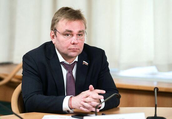 Заседание комитета Госдумы РФ по транспорту и строительству