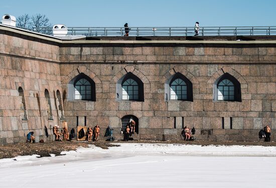 Теплая солнечная погода в Санкт-Петербурге