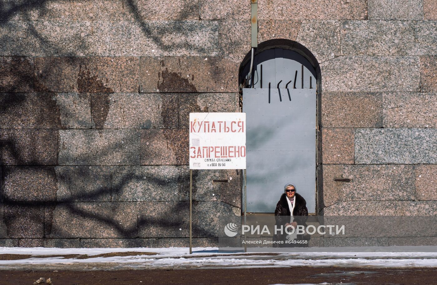 Теплая солнечная погода в Санкт-Петербурге