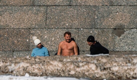 Теплая солнечная погода в Санкт-Петербурге