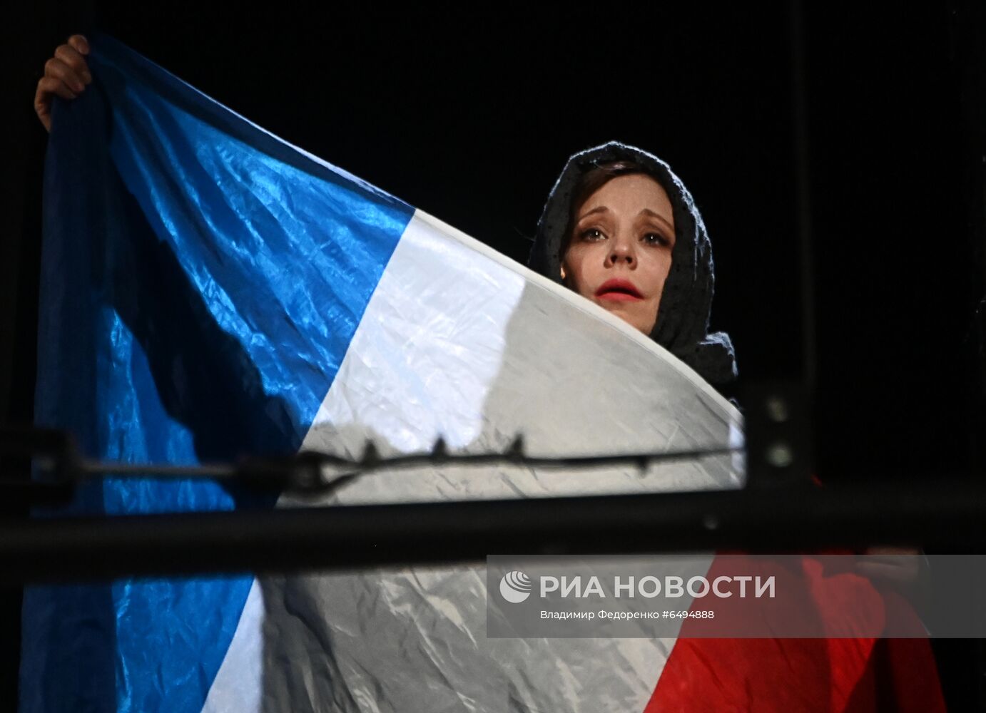 Спектакль "Обещание на рассвете" в Tеатре им. Е. Вахтангова