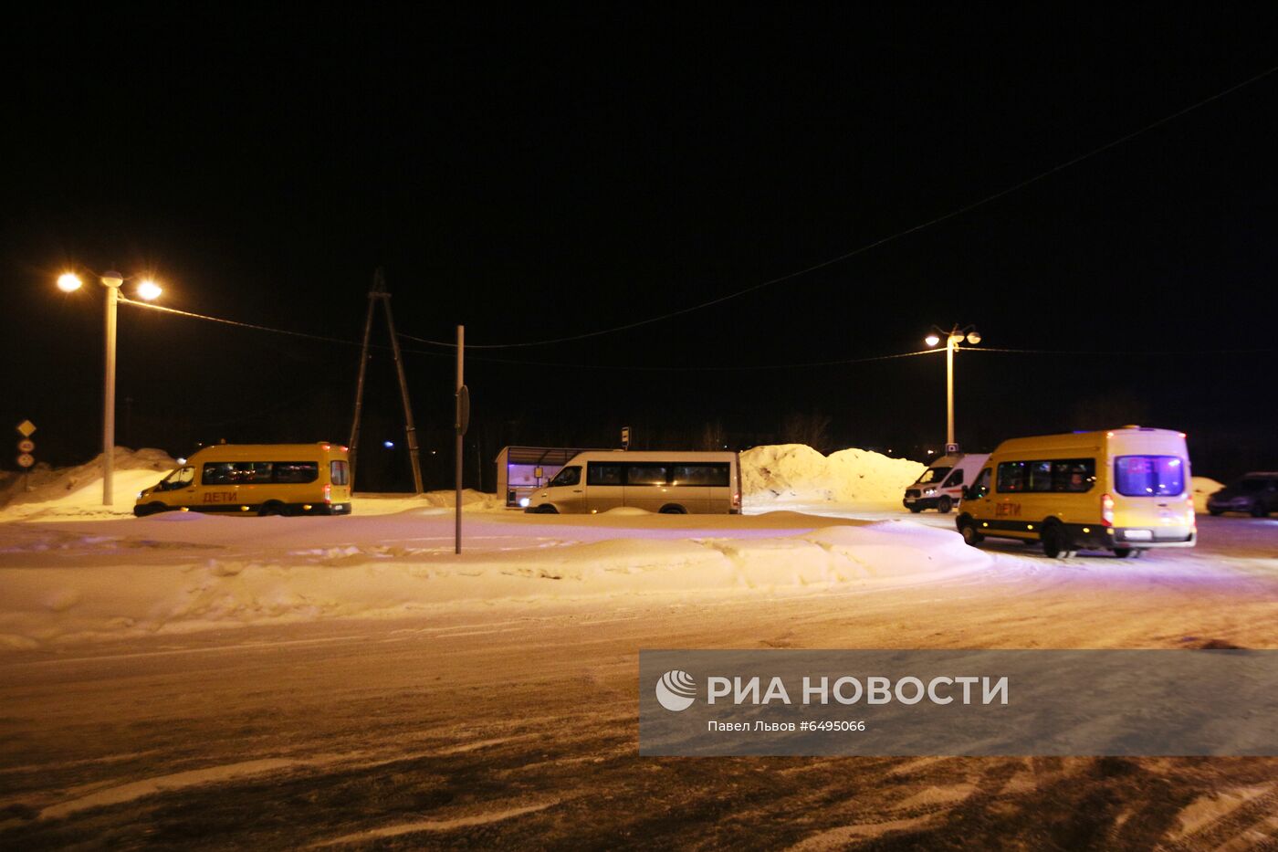 Эвакуация детей, попавших под снежную лавину в Хибинах