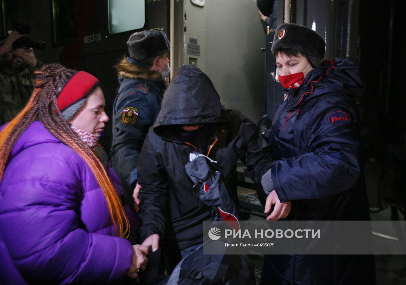 Эвакуация детей, попавших под снежную лавину в Хибинах
