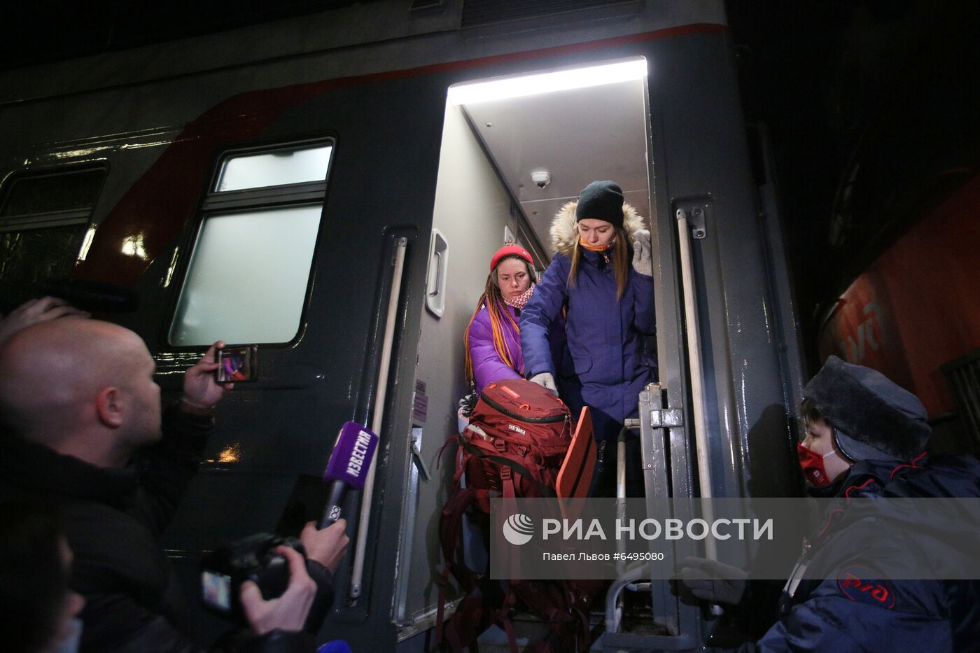 Эвакуация детей, попавших под снежную лавину в Хибинах