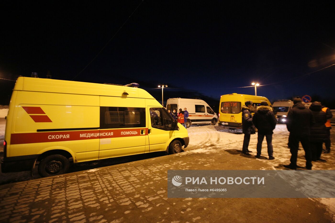 Эвакуация детей, попавших под снежную лавину в Хибинах