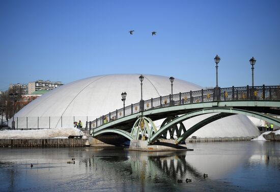 Подготовка к открытию фонтана в музее-заповеднике "Царицыно"