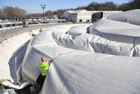 Подготовка к открытию фонтана в музее-заповеднике "Царицыно"