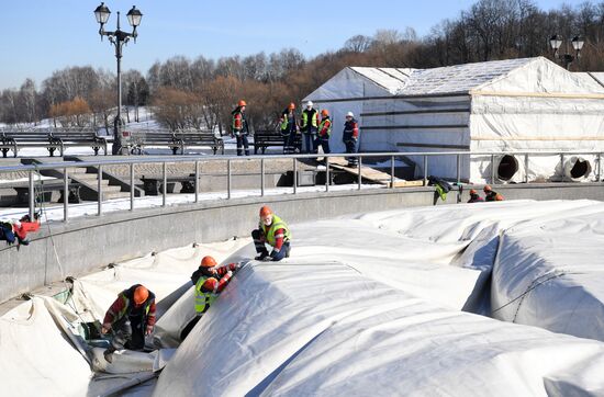 Подготовка к открытию фонтана в музее-заповеднике "Царицыно"