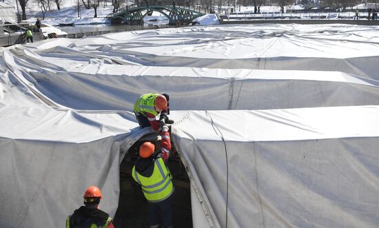 Подготовка к открытию фонтана в музее-заповеднике "Царицыно"