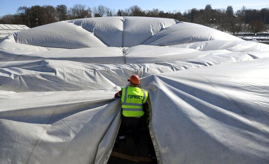 Подготовка к открытию фонтана в музее-заповеднике "Царицыно"