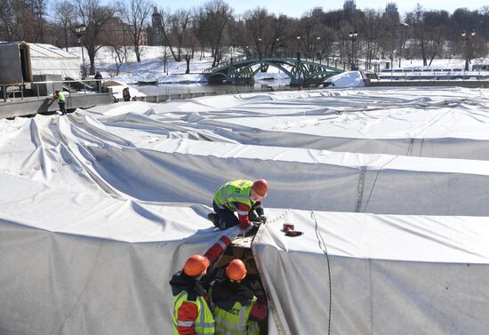 Подготовка к открытию фонтана в музее-заповеднике "Царицыно"