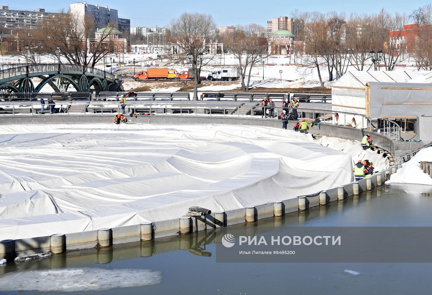 Подготовка к открытию фонтана в музее-заповеднике "Царицыно"