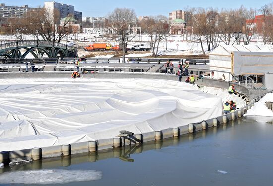 Подготовка к открытию фонтана в музее-заповеднике "Царицыно"