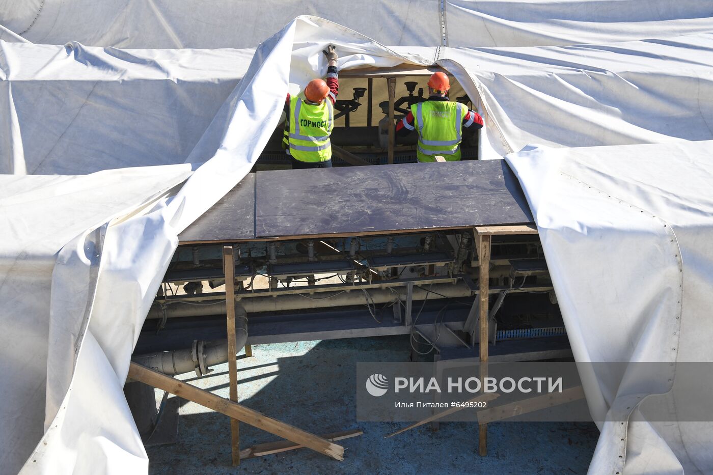 Подготовка к открытию фонтана в музее-заповеднике "Царицыно"