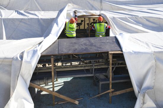 Подготовка к открытию фонтана в музее-заповеднике "Царицыно"