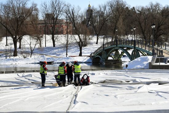 Подготовка к открытию фонтана в музее-заповеднике "Царицыно"