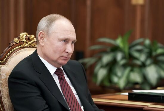 Президент РФ В. Путин встретился с губернатором Новгородской области А. Никитиным