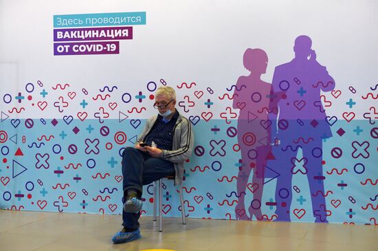 Пункт вакцинации от COVID-19 в ТЦ "Ереван Плаза"