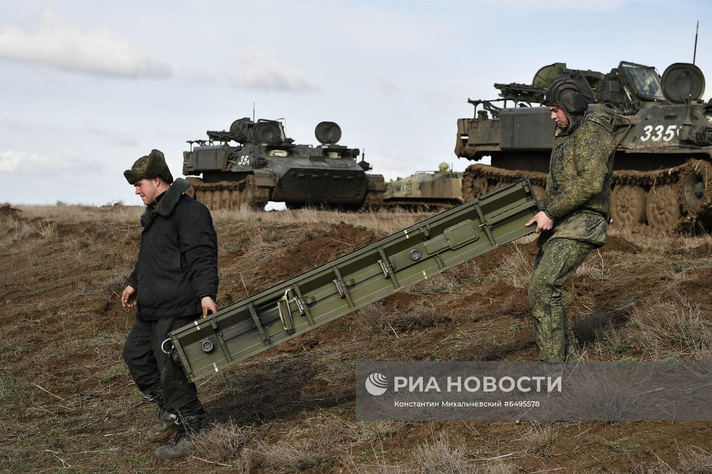 Тактические учения зенитного ракетного полка в Крыму