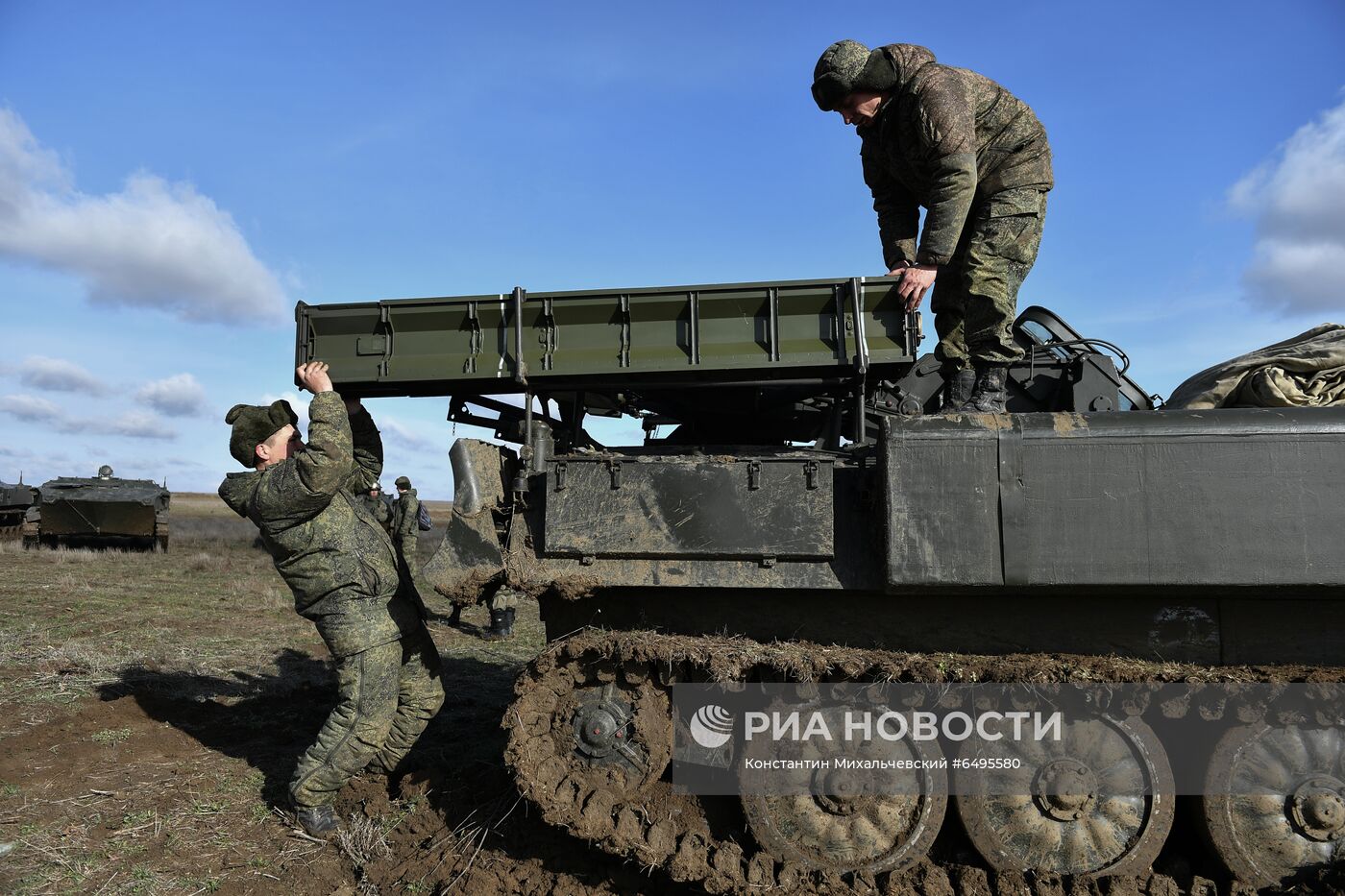 Тактические учения зенитного ракетного полка в Крыму