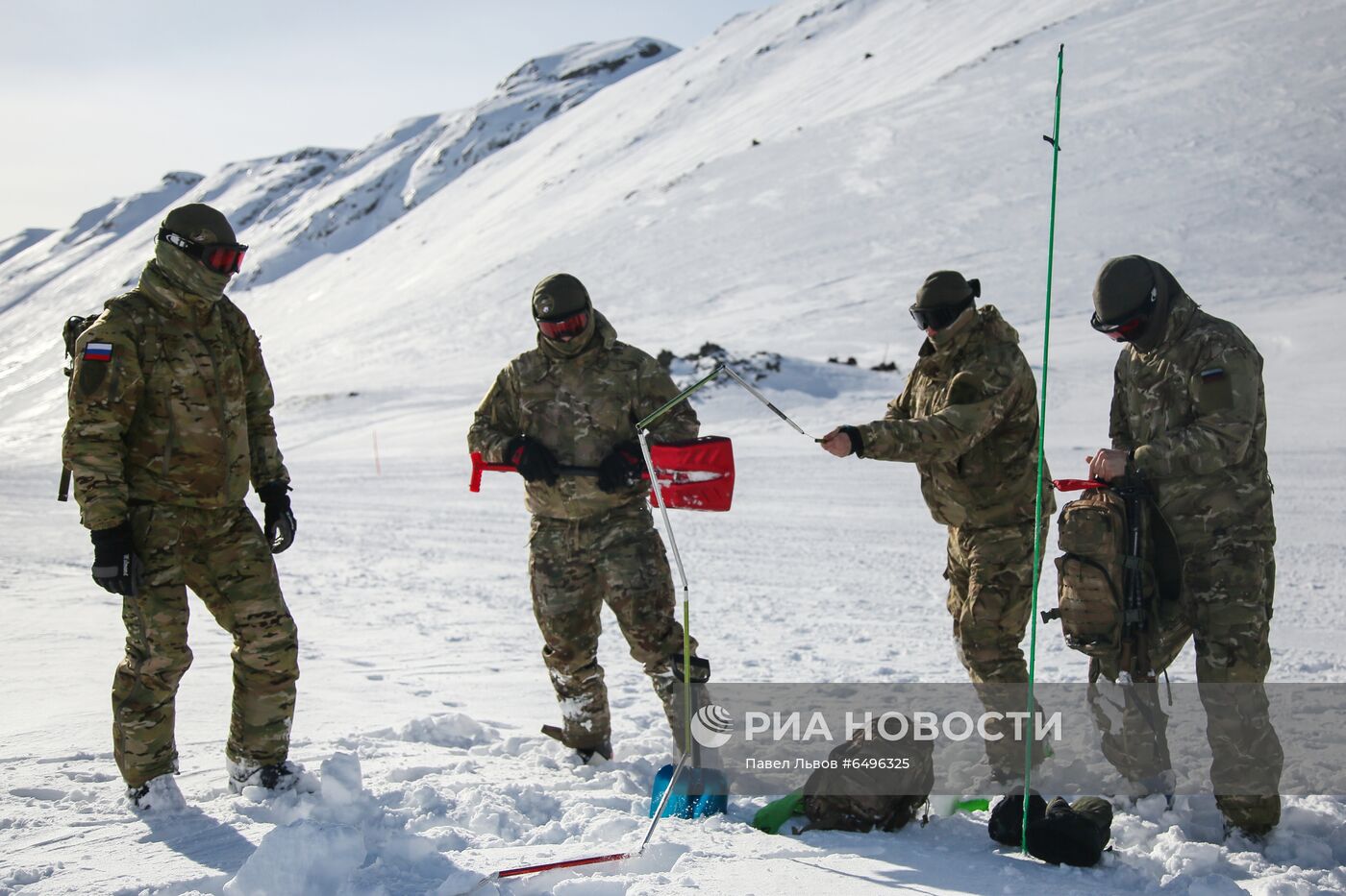 Занятия подразделения Росгвардии по горной подготовке в Хибинах