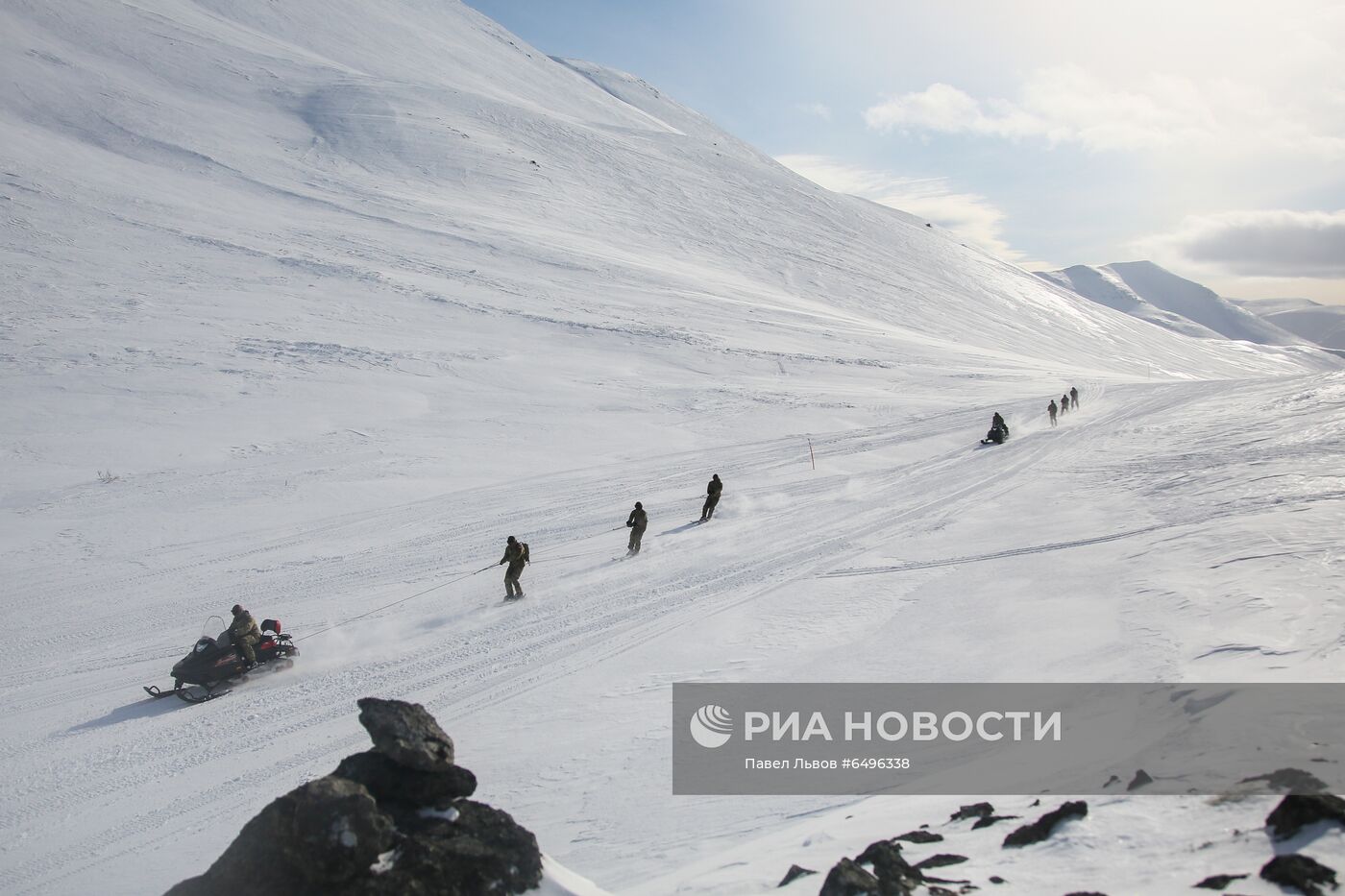 Занятия подразделения Росгвардии по горной подготовке в Хибинах