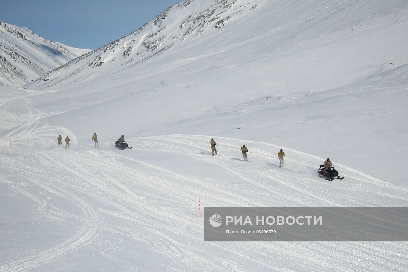 Занятия подразделения Росгвардии по горной подготовке в Хибинах