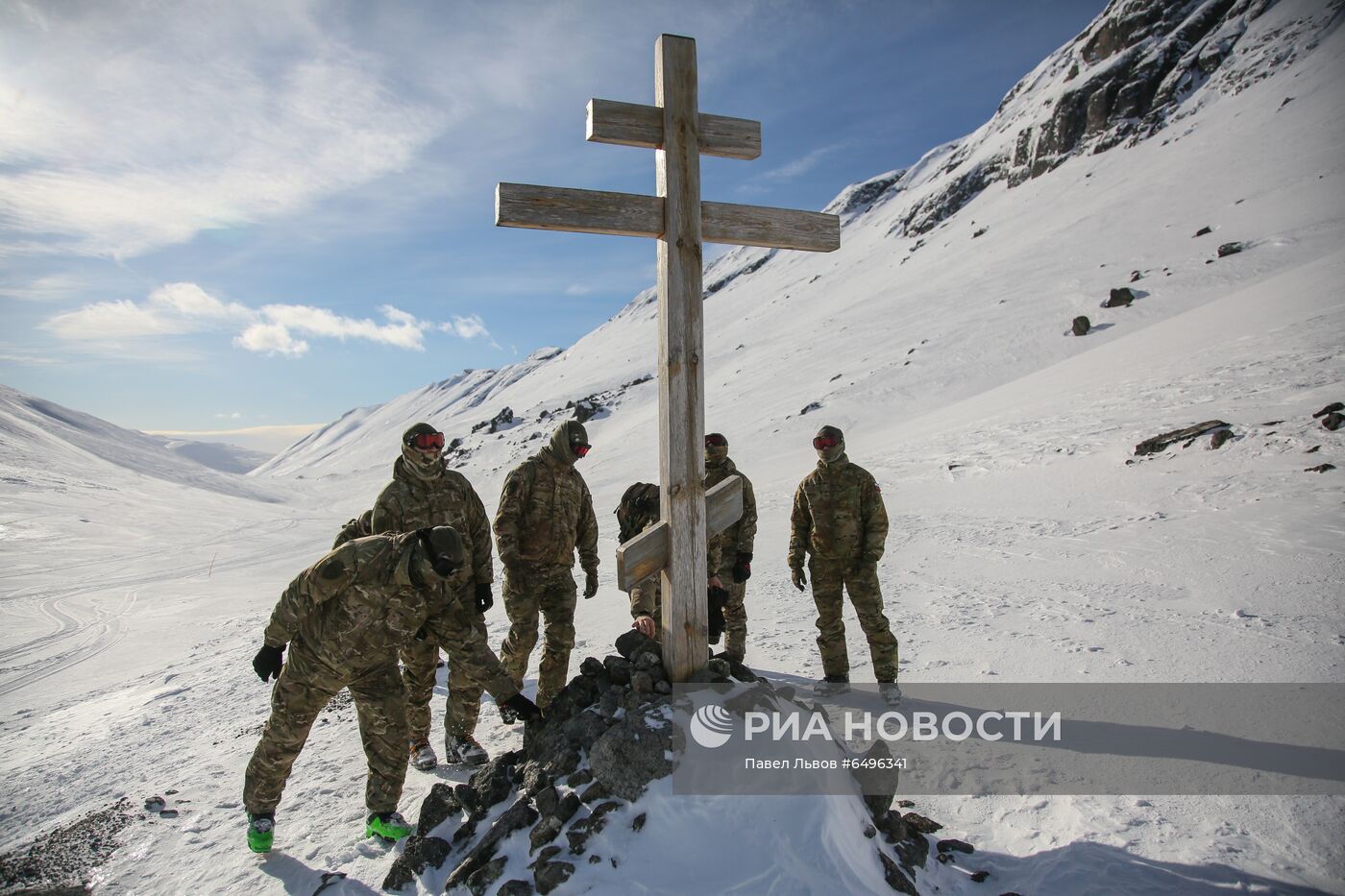 Занятия подразделения Росгвардии по горной подготовке в Хибинах