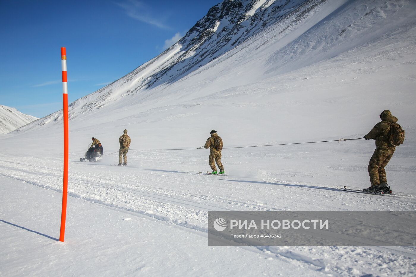 Занятия подразделения Росгвардии по горной подготовке в Хибинах