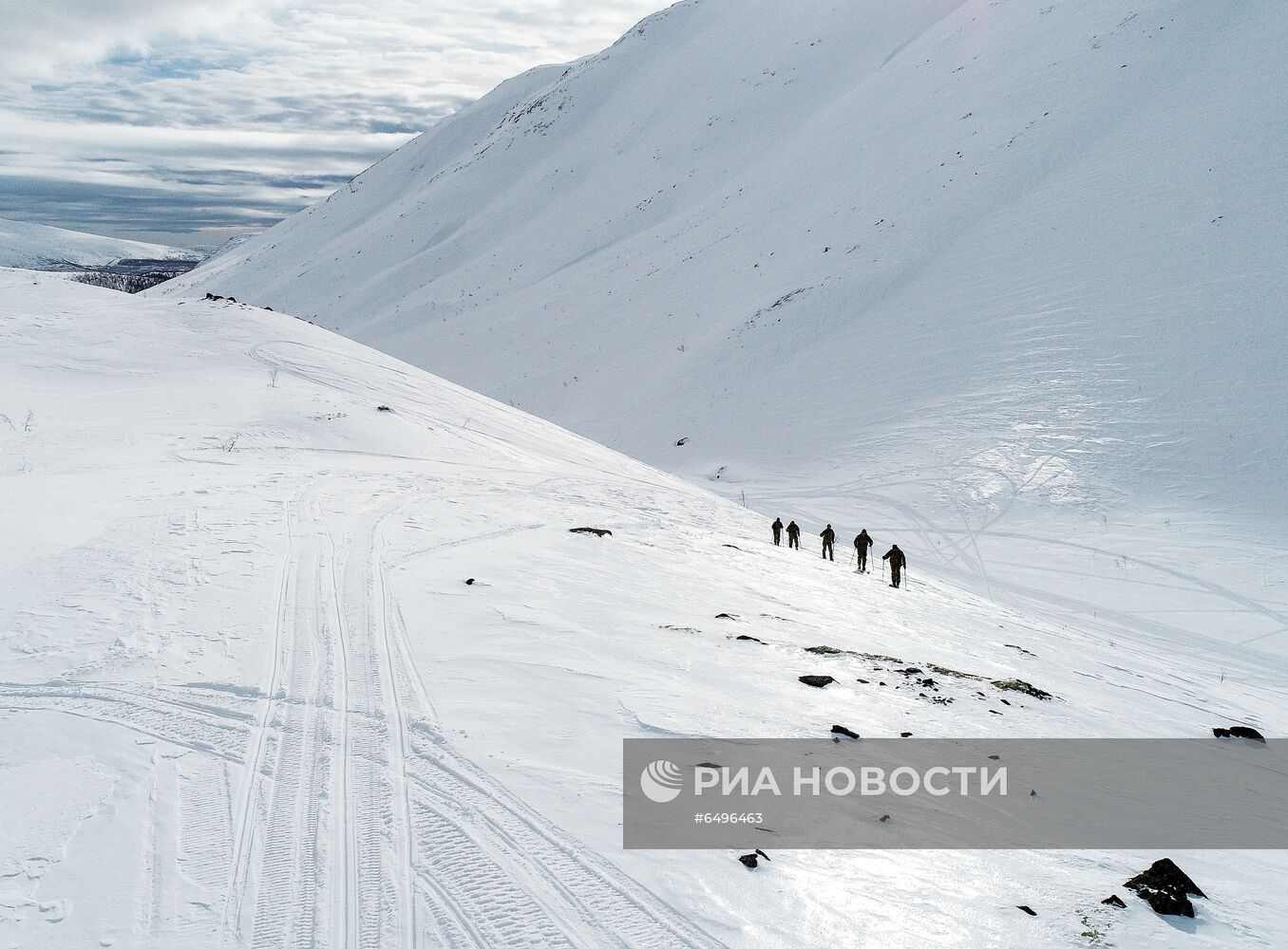 Занятия подразделения Росгвардии по горной подготовке в Хибинах