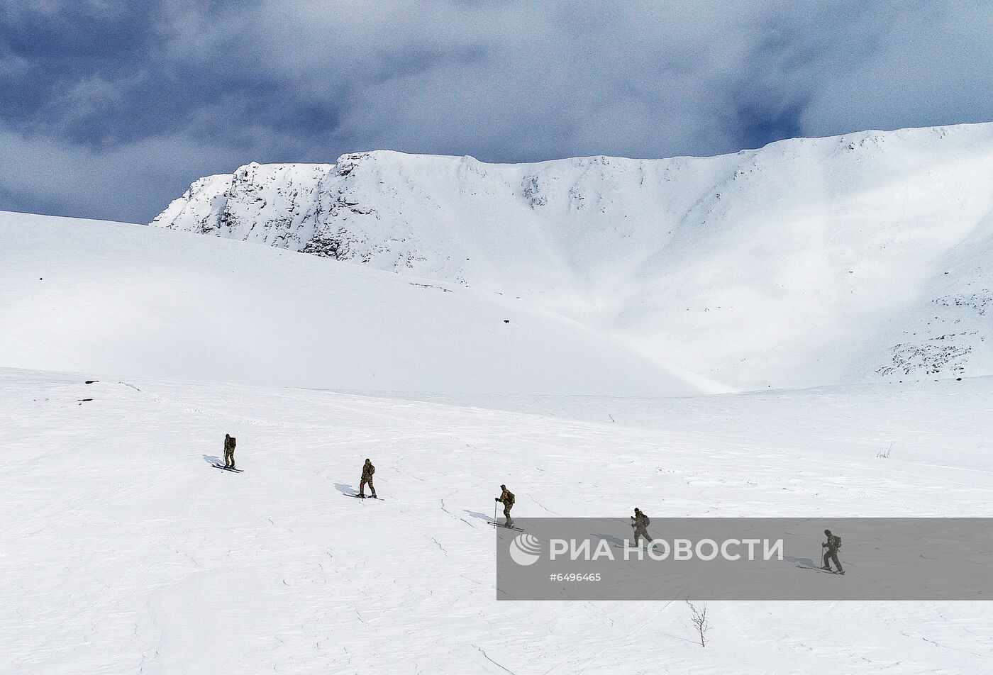 Занятия подразделения Росгвардии по горной подготовке в Хибинах