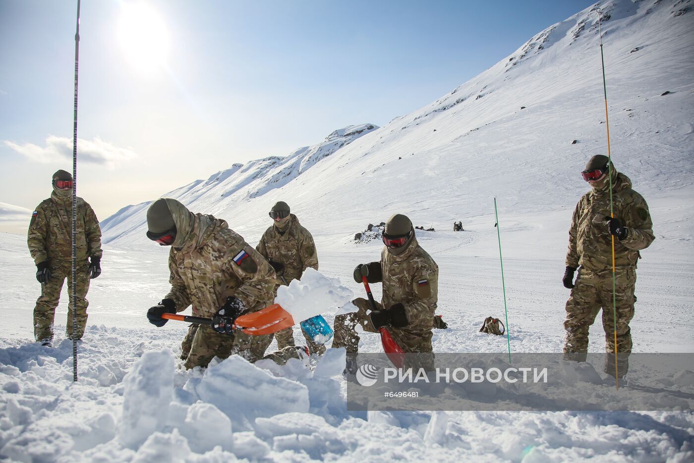 Занятия подразделения Росгвардии по горной подготовке в Хибинах