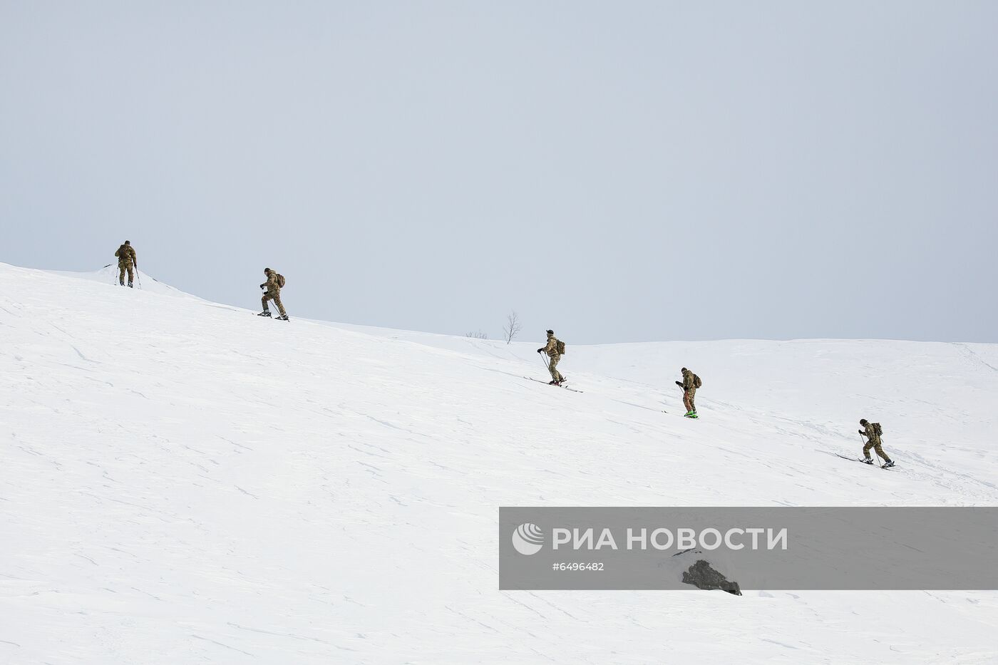 Занятия подразделения Росгвардии по горной подготовке в Хибинах