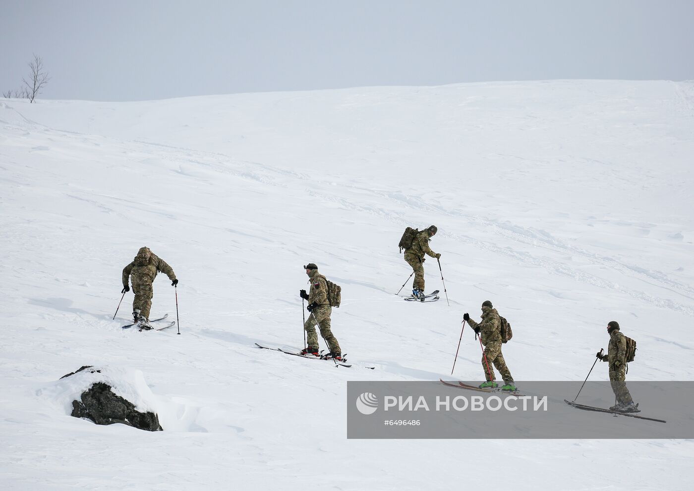 Занятия подразделения Росгвардии по горной подготовке в Хибинах